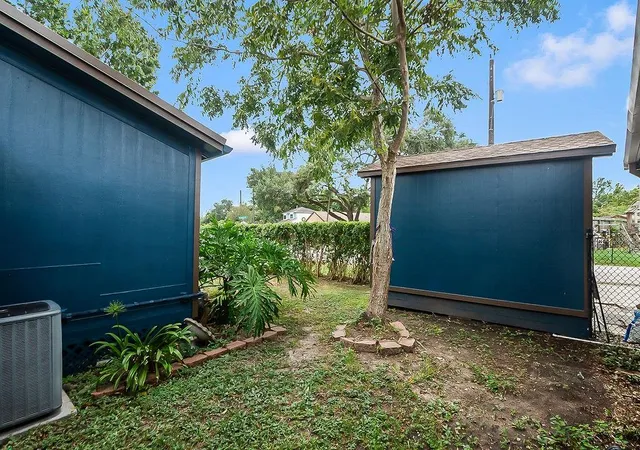 Photo 3 of Single family home for sale at 4415 W Bayshore Dr, Bacliff, TX 77518 | MLS# 17953520 | Listing updated on 2026-09-09