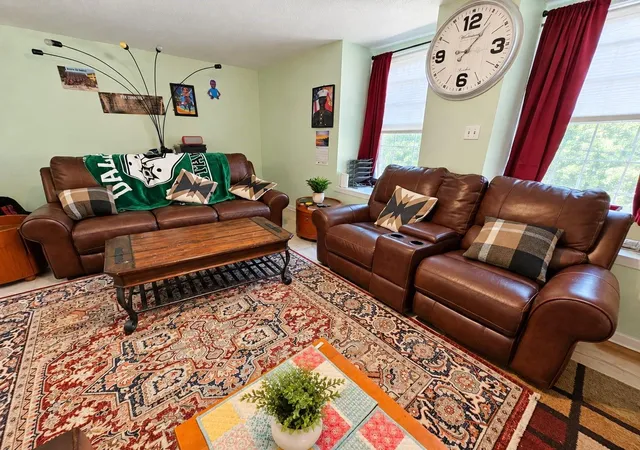 Photo 4 of Townhouse for sale at 10112 Beekman Pl Dr, Houston, TX 77043 | MLS# 90621577 | Listing updated on 2026-09-24