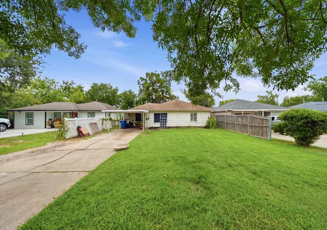 Single family home for sale at 707 Washington St, South Houston, TX 77587 | MLS# 79684895