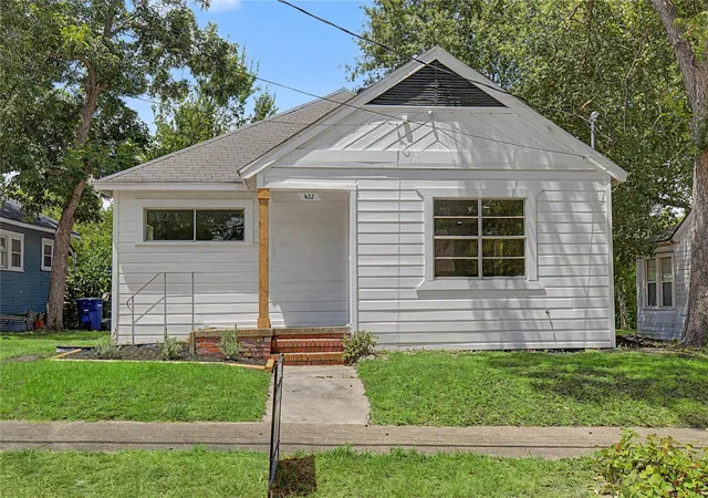 Photo 1 of Single family home for sale at 632 University Ave, Huntsville, TX 77320 | MLS# 89744148 | Listing updated on 2026-09-21