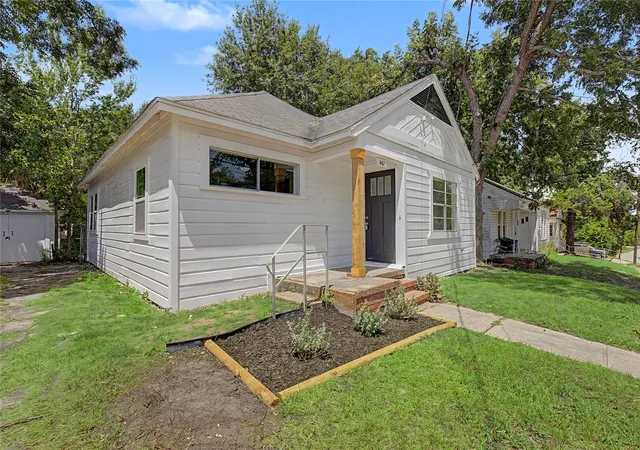 Photo 2 of Single family home for sale at 632 University Ave, Huntsville, TX 77320 | MLS# 89744148 | Listing updated on 2026-09-21