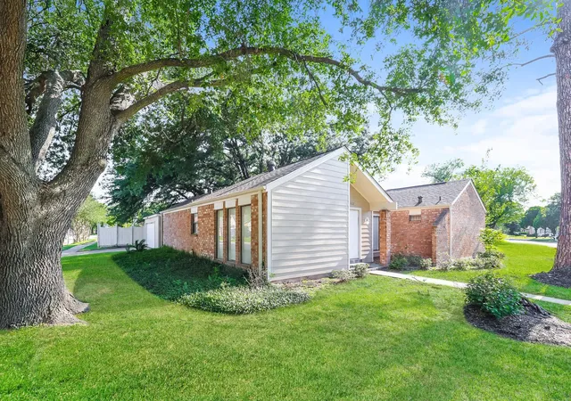 Photo 3 of Single family home for sale at 6222 Maywood Forest Dr, Houston, TX 77088 | MLS# 48907662 | Listing updated on 2026-09-12