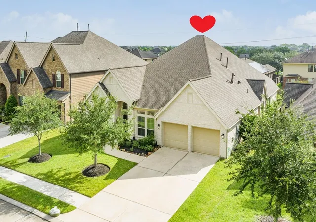 Photo 2 of Sale Pending at 3209 Seneca Landing Ln, Pearland, TX 77584 | MLS# 76594345 | Listing updated on 2026-10-08