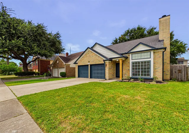 Photo 2 of Sale Pending at 1922 Tipperary Dr, Deer Park, TX 77536 | MLS# 50487811 | Listing updated on 2026-09-17