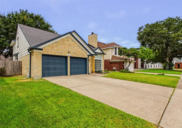 Photo 3 of Sale Pending at 1922 Tipperary Dr, Deer Park, TX 77536 | MLS# 50487811 | Listing updated on 2026-09-17