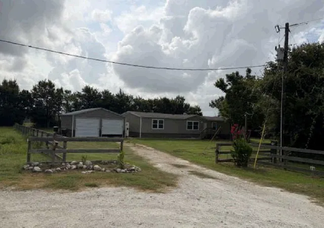 Photo 1 of Single family home for sale at 384 Red Fox Rd, Franklin, TX 77856 | MLS# 56270182 | Listing updated on 2026-09-11