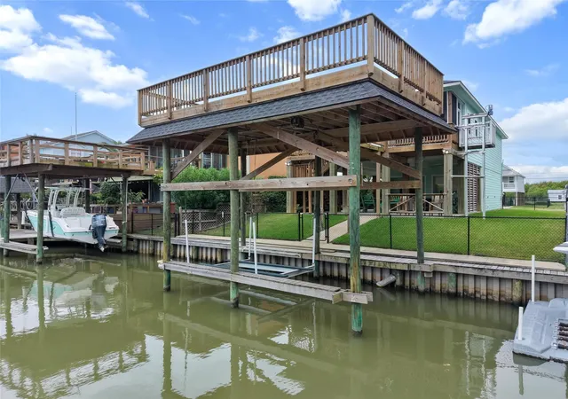 Photo 3 of Sale Pending at 1227 23rd Street, Dickinson, TX 77539 | MLS# 85216308 | Listing updated on 2026-09-17
