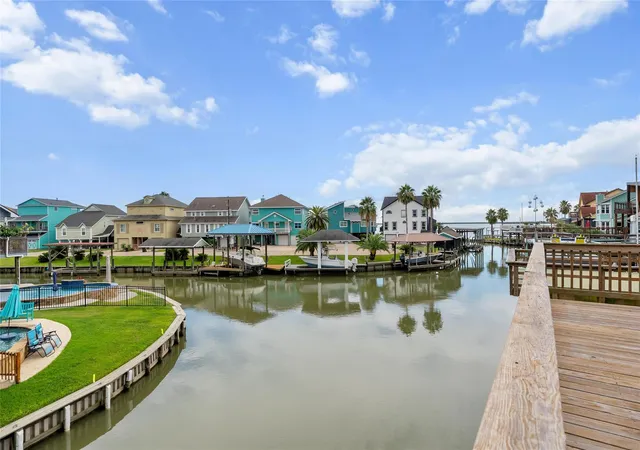Photo 4 of Sale Pending at 1227 23rd Street, Dickinson, TX 77539 | MLS# 85216308 | Listing updated on 2026-09-17