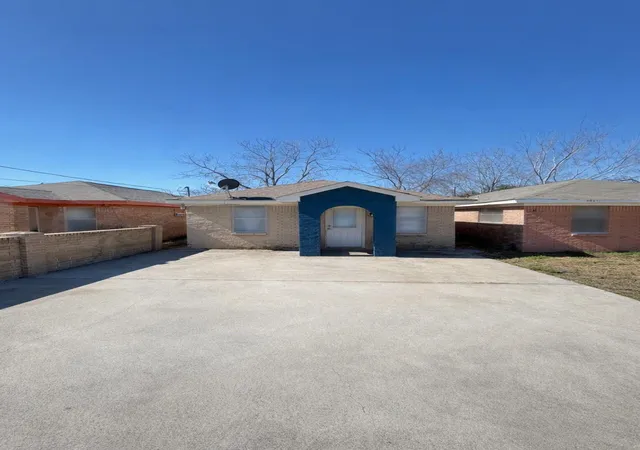 Photo 1 of Single family home for sale at 2919 Staples St, Houston, TX 77026 | MLS# 97713585 | Listing updated on 2026-09-13