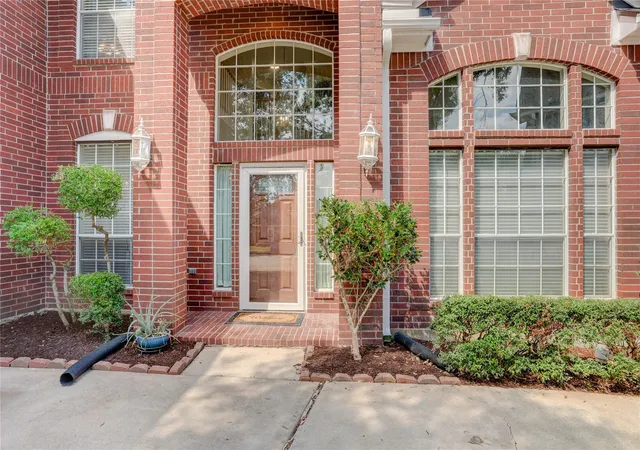Photo 3 of Single family home for sale at 1505 Maple Leaf Ct, Pearland, TX 77581 | MLS# 17211761 | Listing updated on 2026-09-02