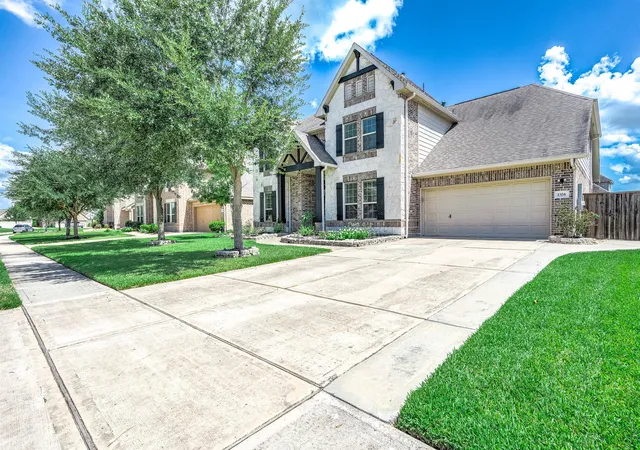 Photo 3 of Single family home for sale at 2326 Ashley Fls Ln, League City, TX 77573 | MLS# 74850326 | Listing updated on 2026-09-11