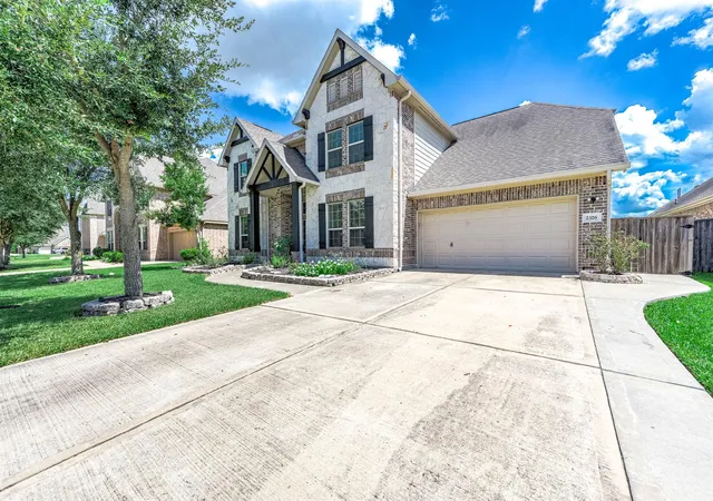 Photo 3 of Single family home for sale at 2326 Ashley Fls Ln, League City, TX 77573 | MLS# 74850326 | Listing updated on 2026-09-11