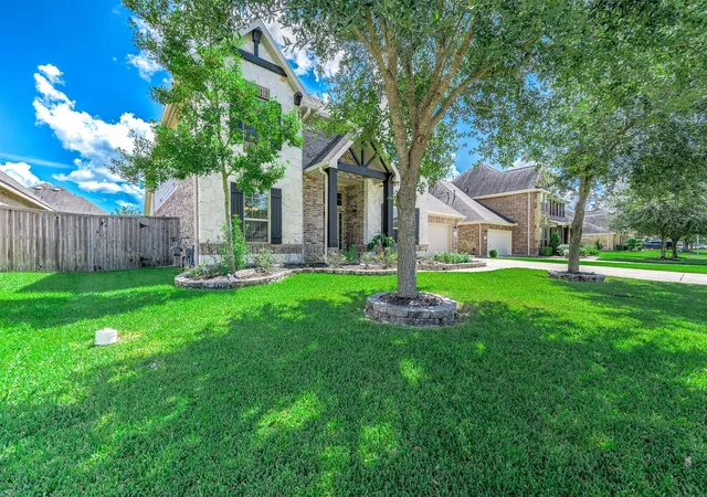 Photo 4 of Single family home for sale at 2326 Ashley Fls Ln, League City, TX 77573 | MLS# 74850326 | Listing updated on 2026-09-11