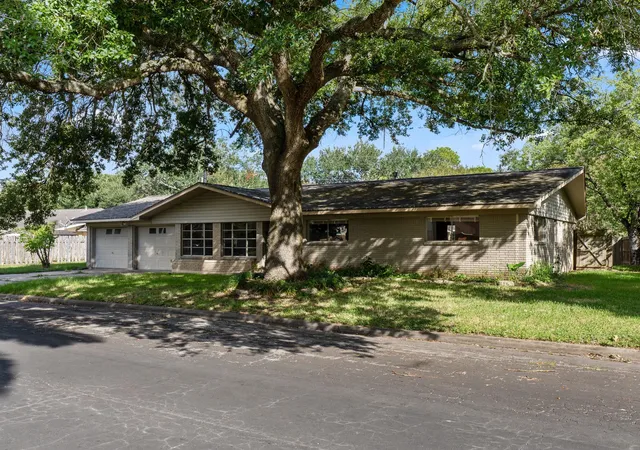 Photo 1 of Single family home for sale at 2909 La Vista Ave, Bay City, TX 77414 | MLS# 93614216 | Listing updated on 2026-09-17