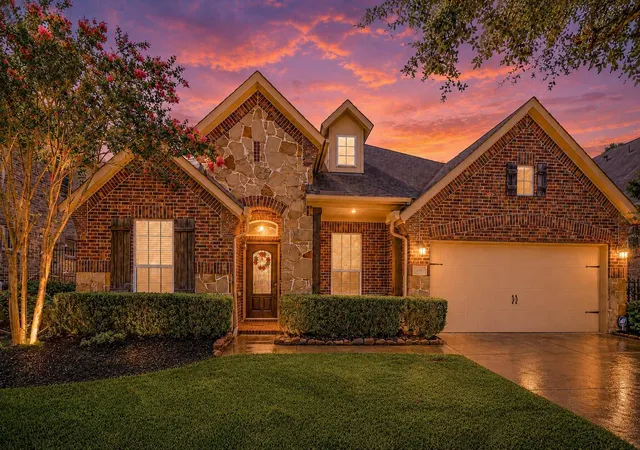 Photo 2 of Single family home for sale at 38 S Pinto Point Cir, Spring, TX 77389 | MLS# 11225582 | Listing updated on 2026-09-06