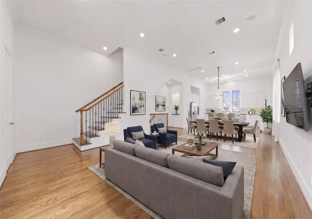 Photo 3 of Townhouse for sale at 2702 Cortlandt St, Houston, TX 77008 | MLS# 27411531 | Listing updated on 2026-09-26