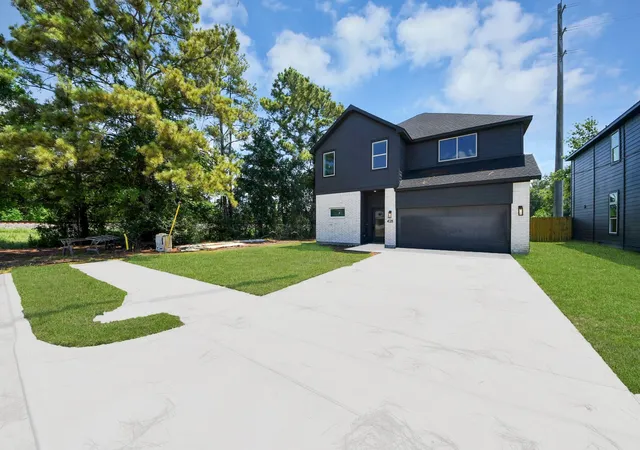 Photo 3 of Single family home for sale at 428 Woodlake Dr, Huffman, TX 77336 | MLS# 91203743 | Listing updated on 2026-09-19