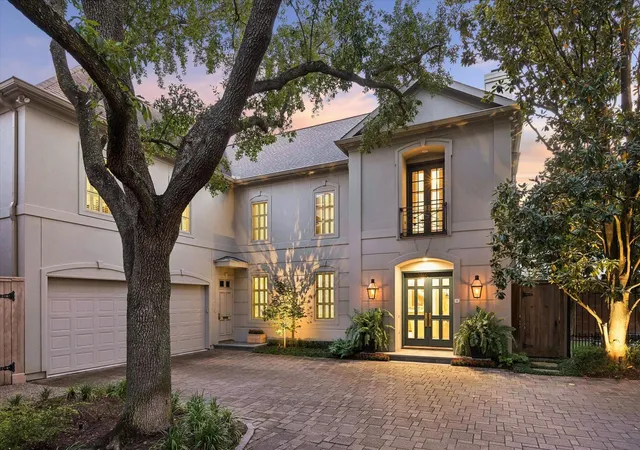 Single family home for sale at 19 E Briar Holw Ln, Houston, TX 77027 | MLS# 69665839