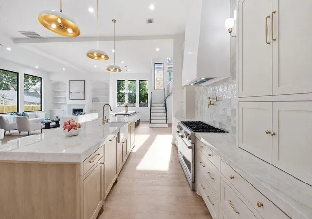 Photo 3 of Single family home for sale at 2325 Wroxton Rd, Houston, TX 77005 | MLS# 2350118 | Listing updated on 2026-10-04