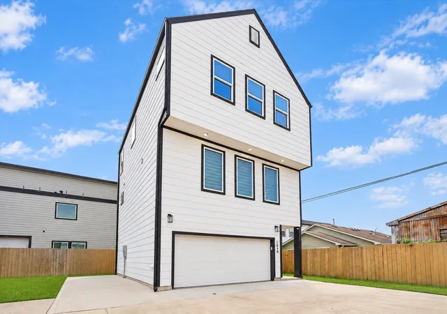 Photo 1 of Single family home for sale at 104 E 44th Street #A, Houston, TX 77018 | MLS# 86714852 | Listing updated on 2026-09-20