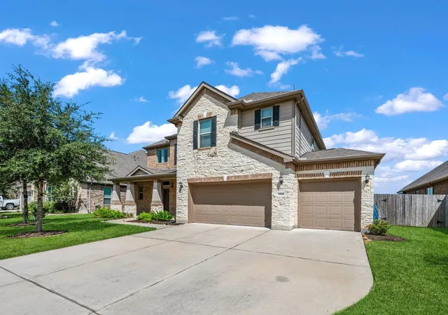Photo 2 of Single family home for sale at 15526 Westward Lake Ln, Houston, TX 77044 | MLS# 20180949 | Listing updated on 2026-09-19