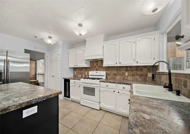 Photo 3 of Sale Pending at 22610 Poppyfield Dr, Katy, TX 77450 | MLS# 21500911 | Listing updated on 2026-10-04