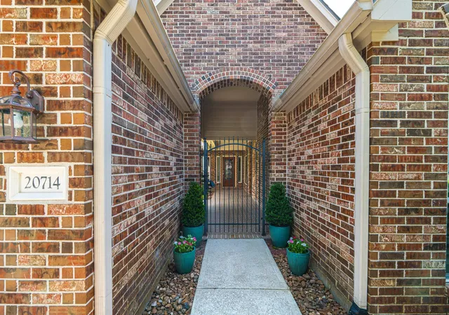 Photo 3 of Single family home for sale at 20714 Flora View Ct, Spring, TX 77379 | MLS# 37266865 | Listing updated on 2026-09-03