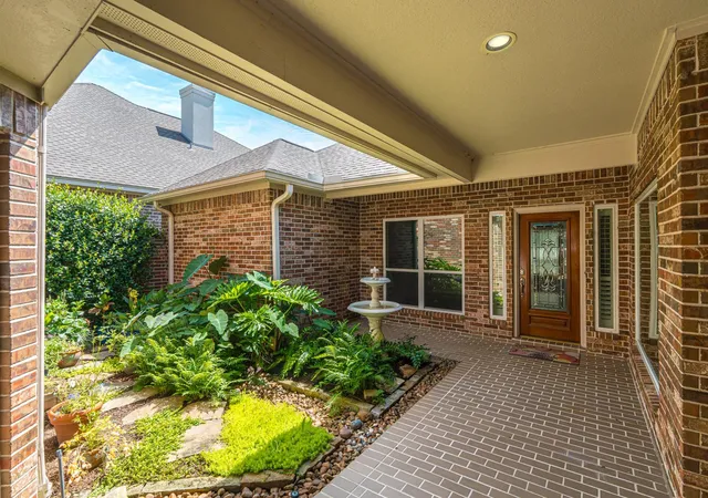 Photo 4 of Single family home for sale at 20714 Flora View Ct, Spring, TX 77379 | MLS# 37266865 | Listing updated on 2026-09-03