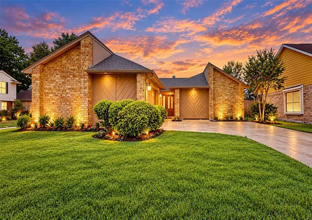 Photo 1 of Single family home for sale at 1022 Manorglen Dr, Missouri City, TX 77489 | MLS# 63680558 | Listing updated on 2026-09-09