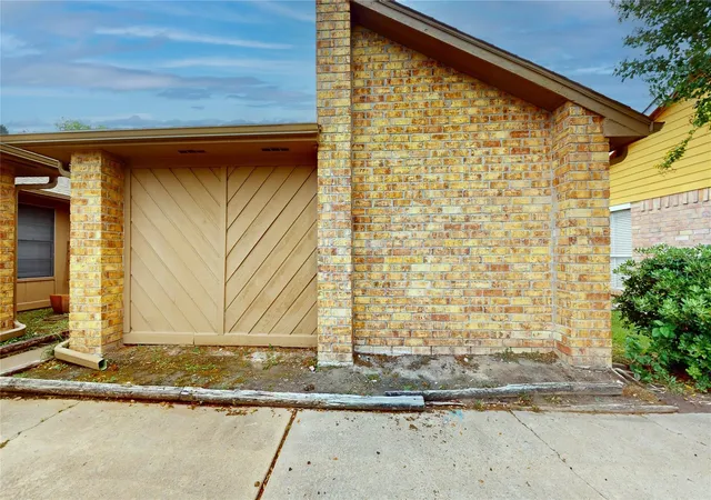 Photo 2 of Single family home for sale at 1022 Manorglen Dr, Missouri City, TX 77489 | MLS# 63680558 | Listing updated on 2026-09-09