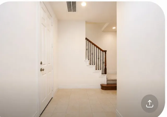 Photo 3 of Sale Pending at 9127 Harbor Hills Dr, Houston, TX 77054 | MLS# 79377294 | Listing updated on 2026-10-05