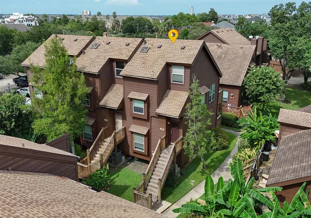 Photo 2 of Townhouse for sale at 813 Davis Rd, League City, TX 77573 | MLS# 90610897 | Listing updated on 2026-10-06