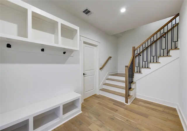 Photo 3 of Single family home for sale at 933 E 40 1/2 St, Houston, TX 77022 | MLS# 19612826 | Listing updated on 2026-09-10