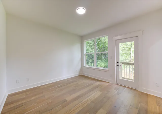 Photo 3 of Single family home for sale at 933 E 40 1/2 St, Houston, TX 77022 | MLS# 19612826 | Listing updated on 2026-09-10
