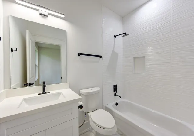 Photo 4 of Single family home for sale at 933 E 40 1/2 St, Houston, TX 77022 | MLS# 19612826 | Listing updated on 2026-09-10