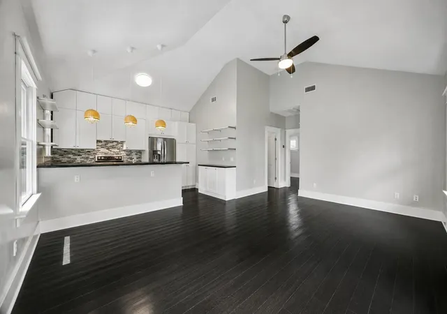 Photo 1 of Sale Pending at 823 Cortlandt St, Houston, TX 77007 | MLS# 13670545 | Listing updated on 2026-09-23
