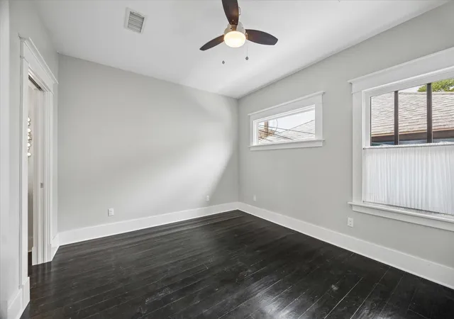 Photo 4 of Sale Pending at 823 Cortlandt St, Houston, TX 77007 | MLS# 13670545 | Listing updated on 2026-09-23