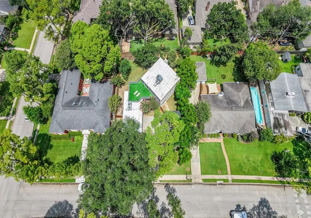 Photo 3 of Single family home for sale at 10722 Ella Lee Ln, Houston, TX 77042 | MLS# 79459850 | Listing updated on 2026-09-20