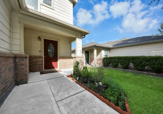 Photo 3 of Single family home for sale at 9510 Yearling Branch Dr, Houston, TX 77075 | MLS# 15511162 | Listing updated on 2026-09-22