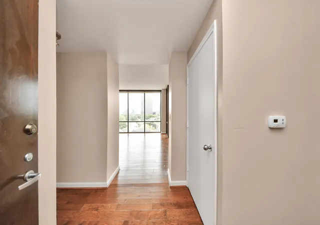 Photo 2 of Condo for sale at 1111 Bering Dr #706, Houston, TX 77057 | MLS# 76250547 | Listing updated on 2026-09-08