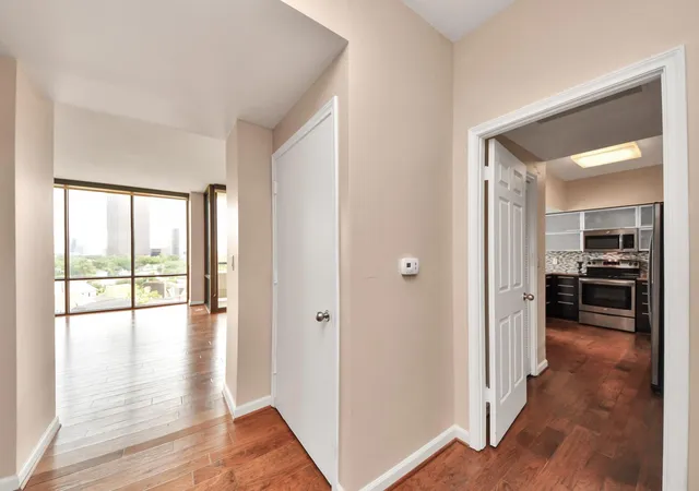 Photo 3 of Condo for sale at 1111 Bering Dr #706, Houston, TX 77057 | MLS# 76250547 | Listing updated on 2026-09-08