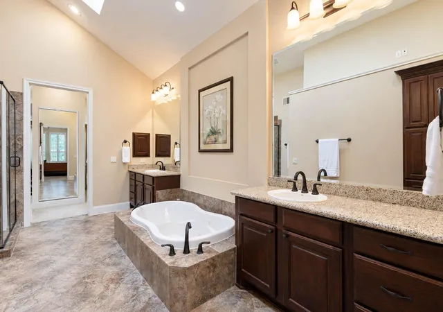 Photo 4 of Single family home for sale at 91 Lake View Loop, Fulshear, TX 77441 | MLS# 34236053 | Listing updated on 2026-09-19