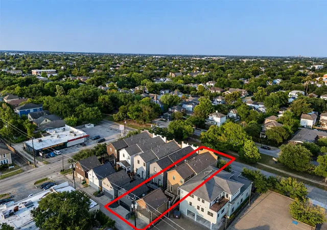 Photo 3 of Single family home for sale at 1341 Heights Blvd, Houston, TX 77008 | MLS# 74455216 | Listing updated on 2026-09-16