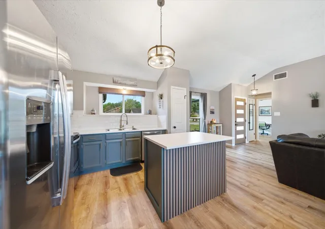 Photo 2 of Single family home for sale at 2814 Custer Dr, League City, TX 77573 | MLS# 92460807 | Listing updated on 2026-09-19