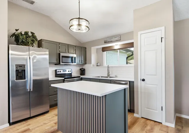 Photo 3 of Single family home for sale at 2814 Custer Dr, League City, TX 77573 | MLS# 92460807 | Listing updated on 2026-09-19