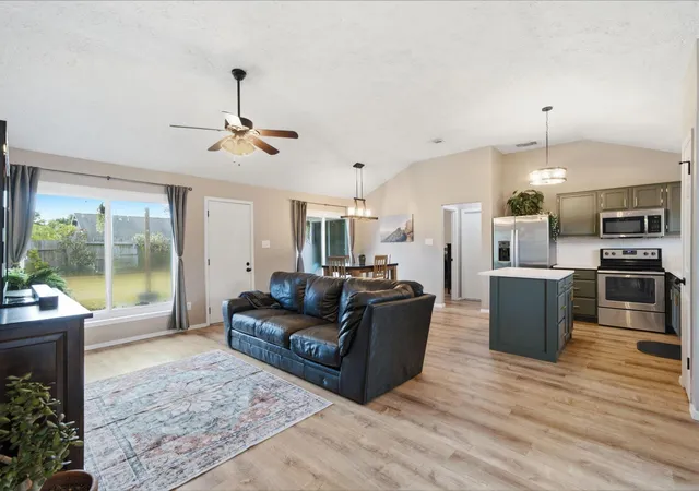 Photo 4 of Single family home for sale at 2814 Custer Dr, League City, TX 77573 | MLS# 92460807 | Listing updated on 2026-09-19