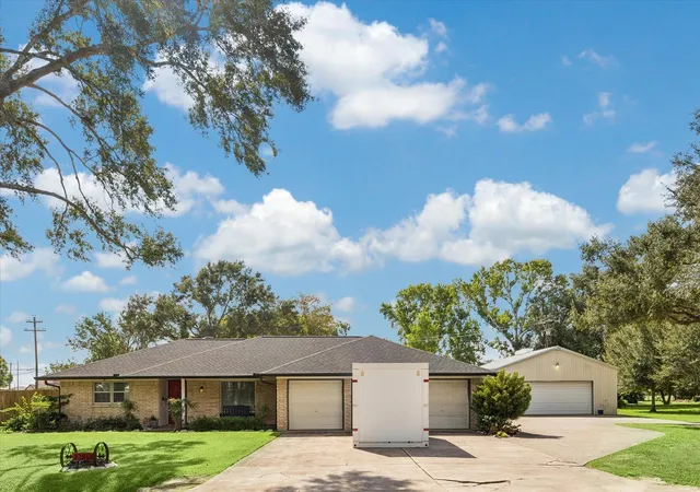 Photo 3 of Single family home for sale at 12806 Britt Rd, Pearland, TX 77581 | MLS# 50524917 | Listing updated on 2026-09-21