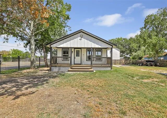Photo 2 of Single family home for sale at 301 S Magnolia St, Highlands, TX 77562 | MLS# 73929269 | Listing updated on 2026-09-10