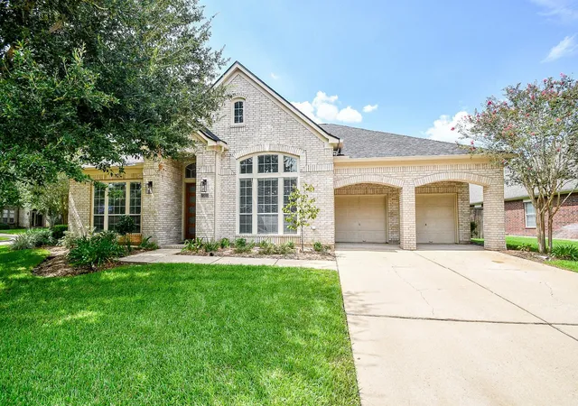 Photo 2 of Sale Pending at 2303 Legend Woods Ct, Sugar Land, TX 77479 | MLS# 16908822 | Listing updated on 2026-09-23