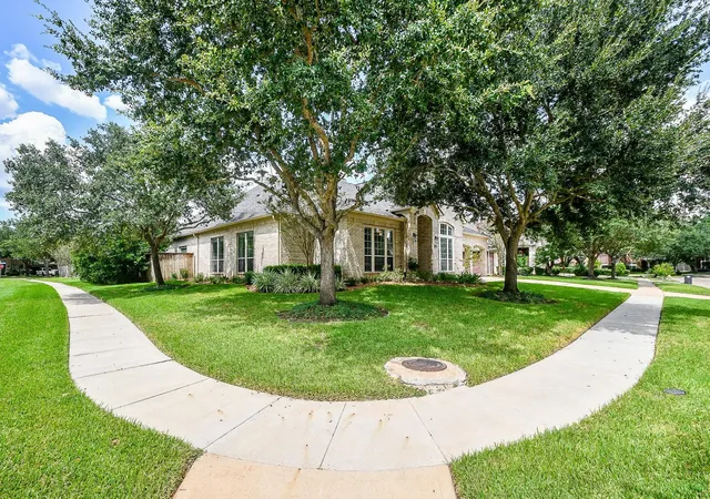 Photo 3 of Sale Pending at 2303 Legend Woods Ct, Sugar Land, TX 77479 | MLS# 16908822 | Listing updated on 2026-09-23